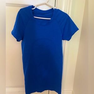 Lululemon Swiftly Tech Short-Sleeve 2.0. Size 0.